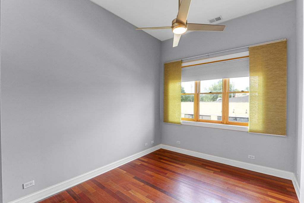 4755 N Washtenaw Avenue - Photo 18