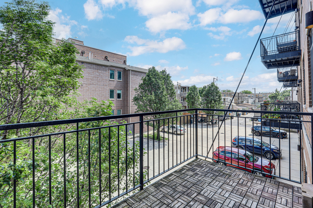 4755 N Washtenaw Avenue - Photo 7
