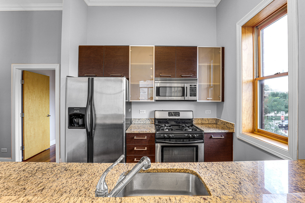 4755 N Washtenaw Avenue - Photo 11