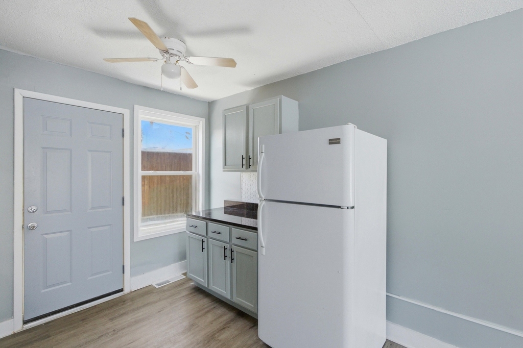 12300 S Elizabeth Street - Photo 5