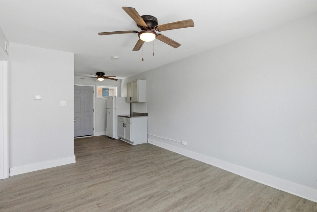12300 S Elizabeth Street - Photo 3