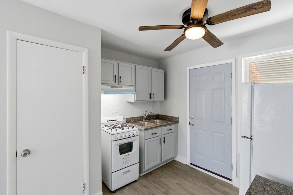 12300 S Elizabeth Street - Photo 4