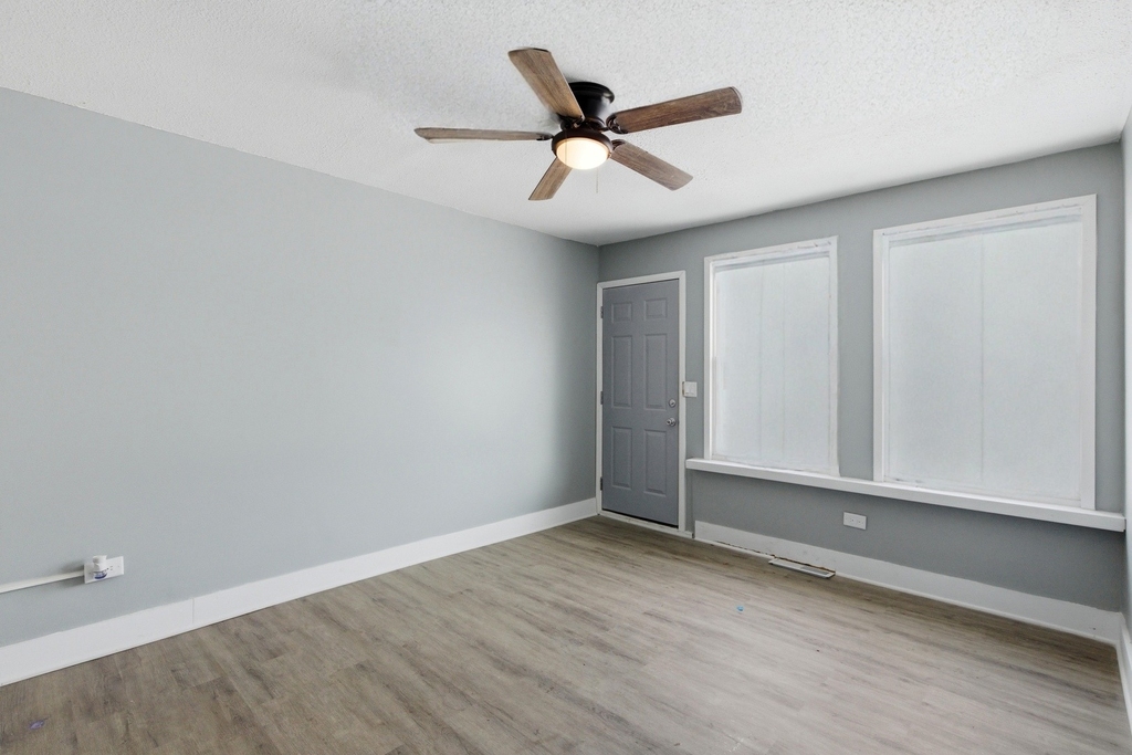 12300 S Elizabeth Street - Photo 2