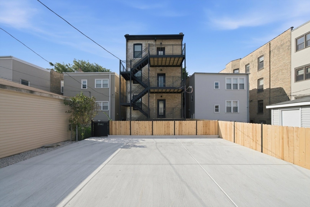 2442 W Wilson Avenue - Photo 10
