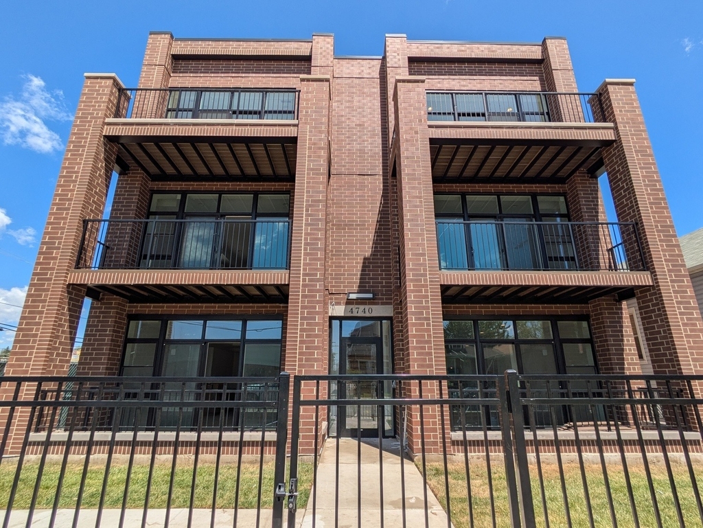 4740 W Addison Street - Photo 0