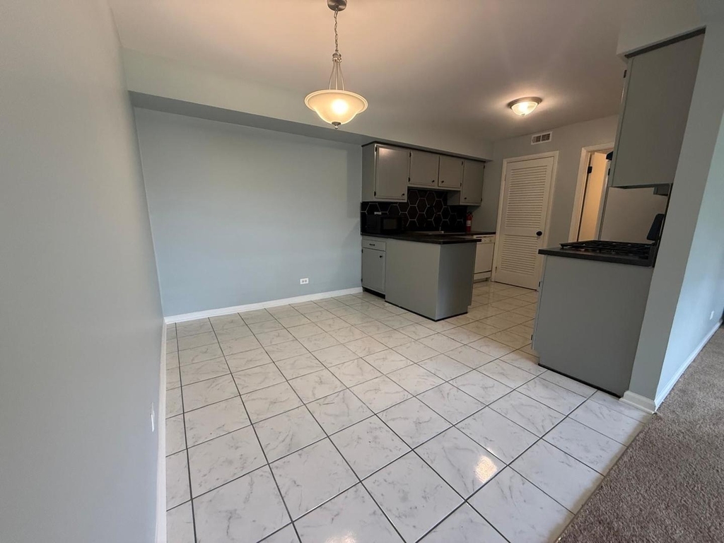 1305 Kingsbury Drive - Photo 2