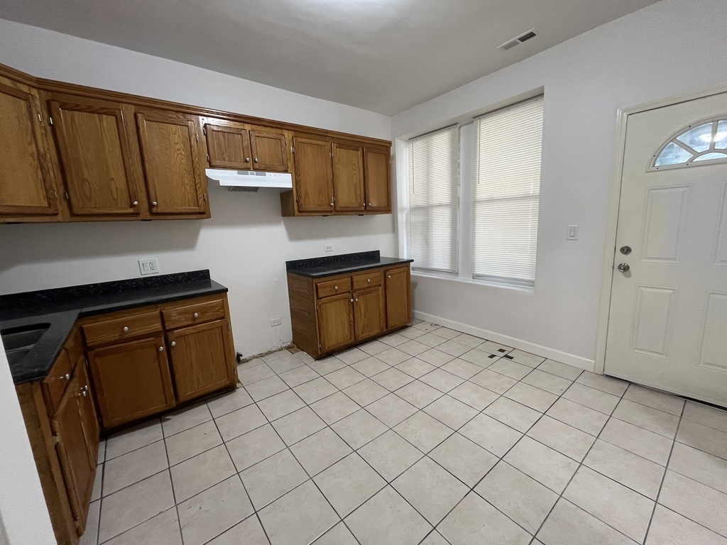 4345 S Artesian Avenue - Photo 10