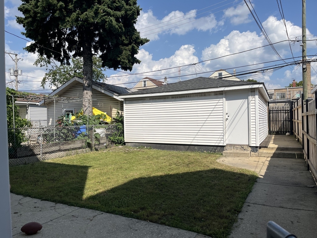 4345 S Artesian Avenue - Photo 1