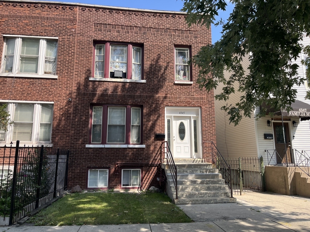 4345 S Artesian Avenue - Photo 0