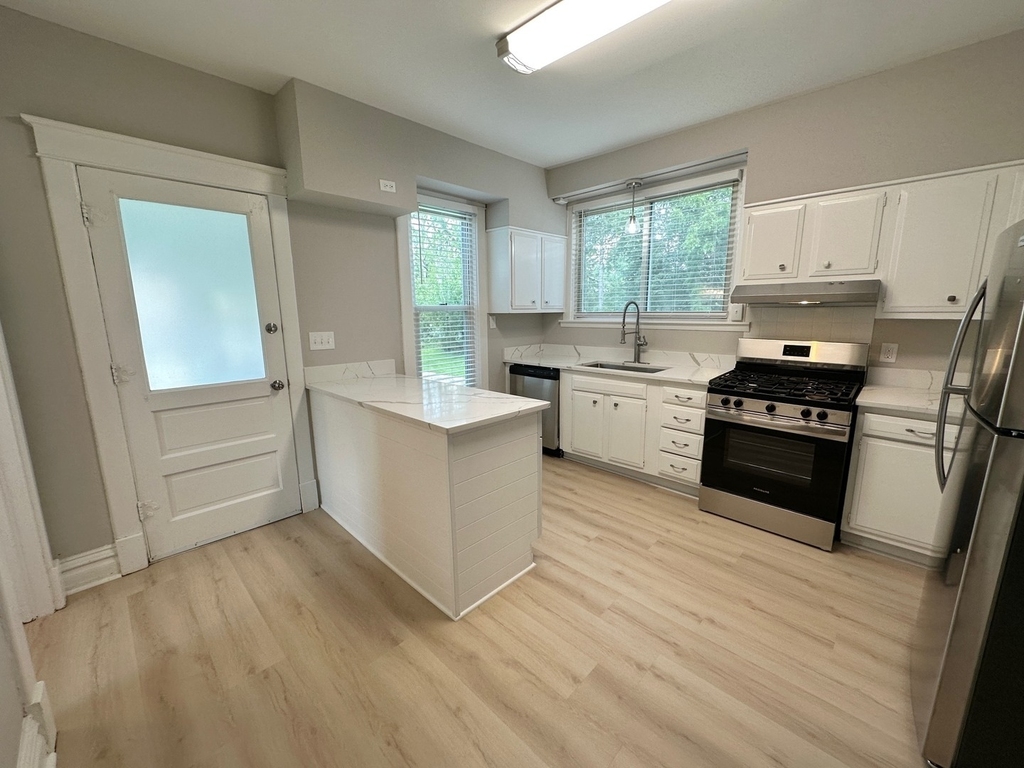 438 Ada Street - Photo 6