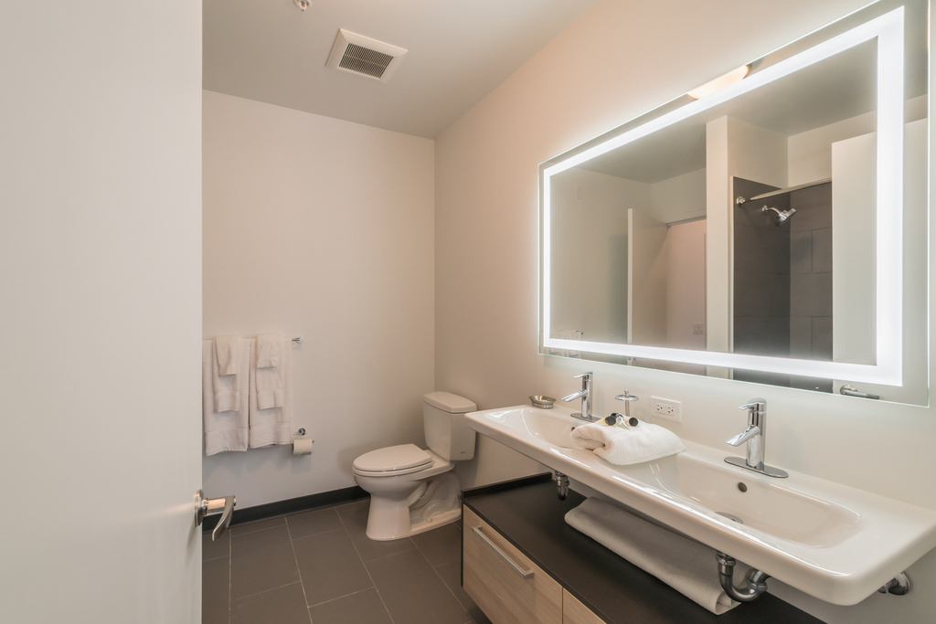 710 W Grand Avenue - Photo 5