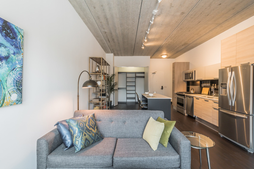 710 W Grand Avenue - Photo 3