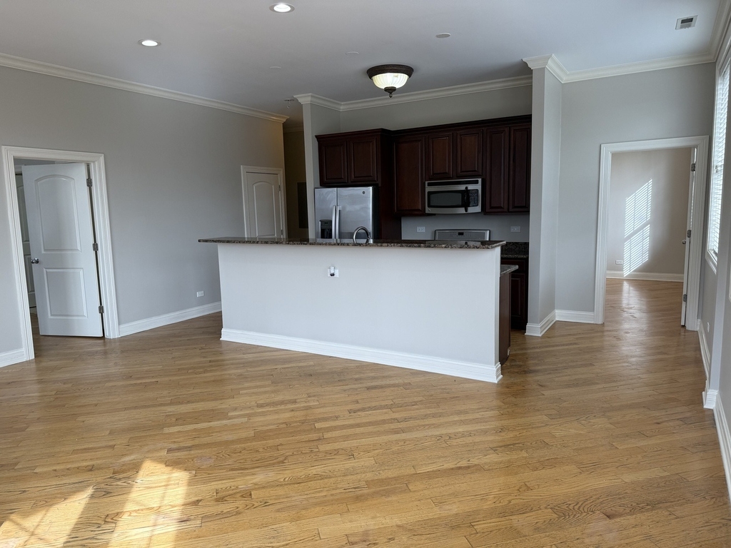 2338 W Morse Avenue - Photo 2