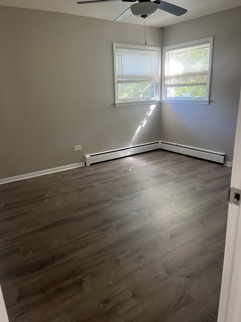8701 S 81st Court - Photo 5