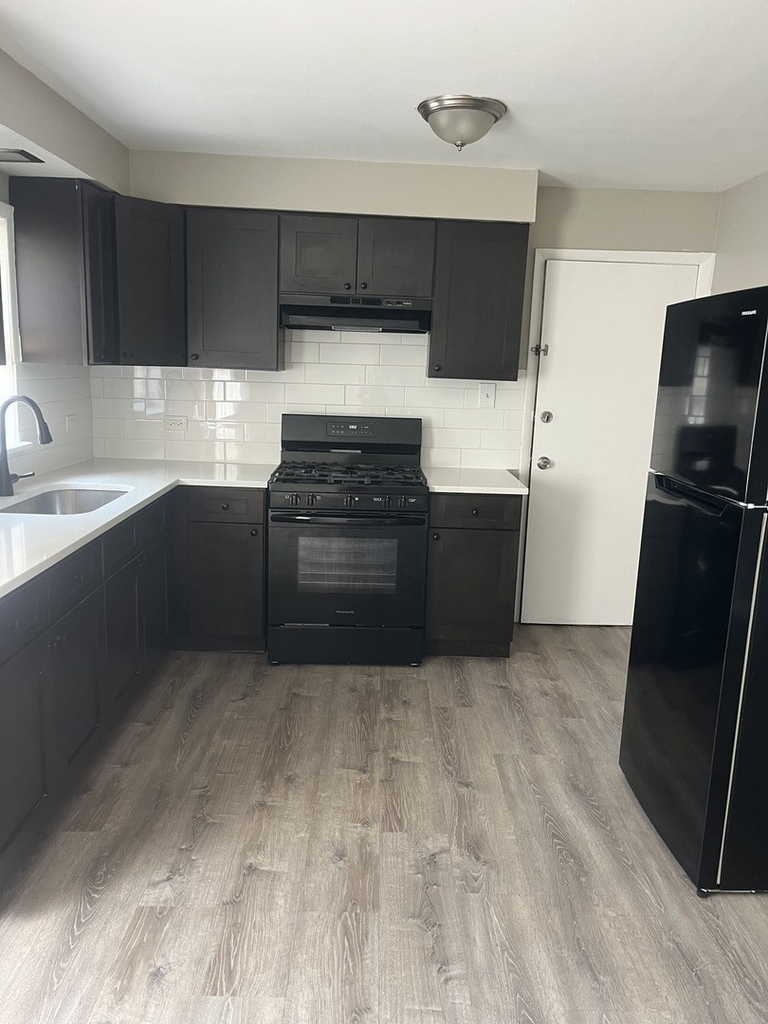 8701 S 81st Court - Photo 3