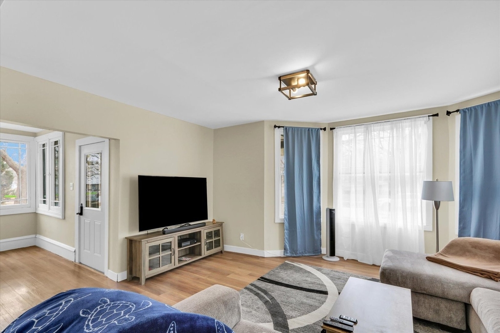 502 W John Street - Photo 8