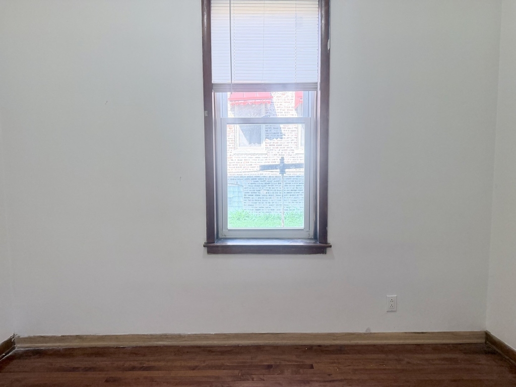 1633 W 38th Street - Photo 5