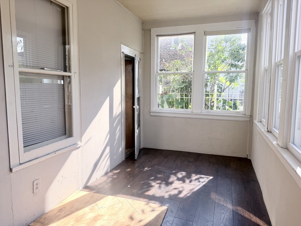 1633 W 38th Street - Photo 13