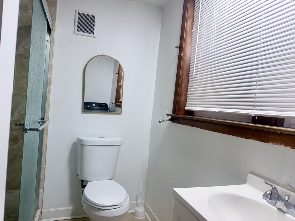 1633 W 38th Street - Photo 7