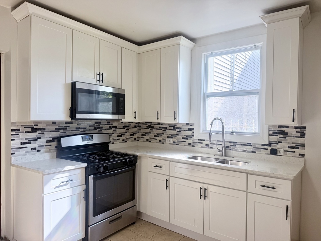 1633 W 38th Street - Photo 11