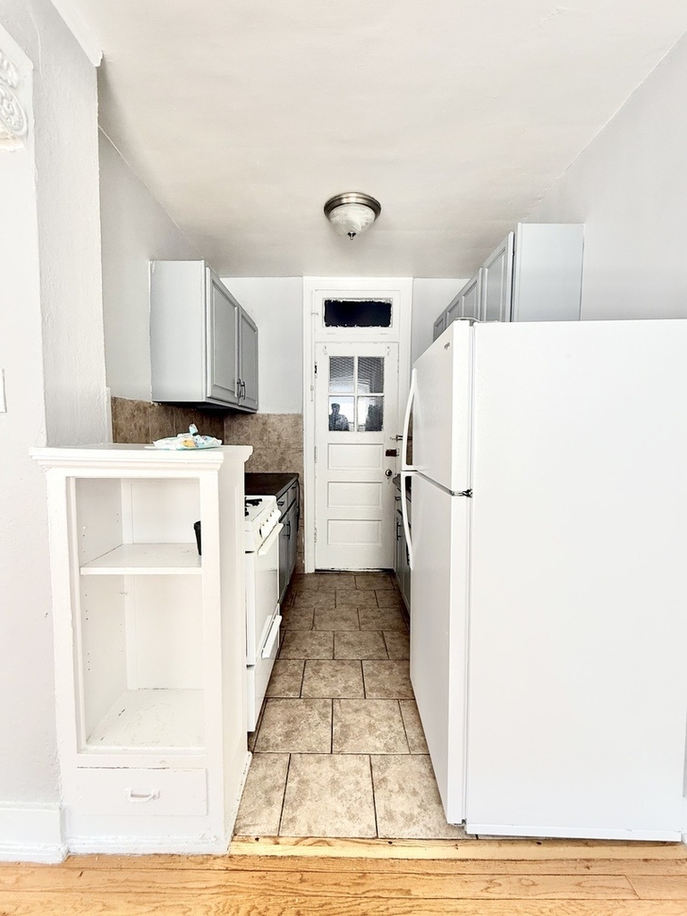 2801 W Lunt Avenue - Photo 5
