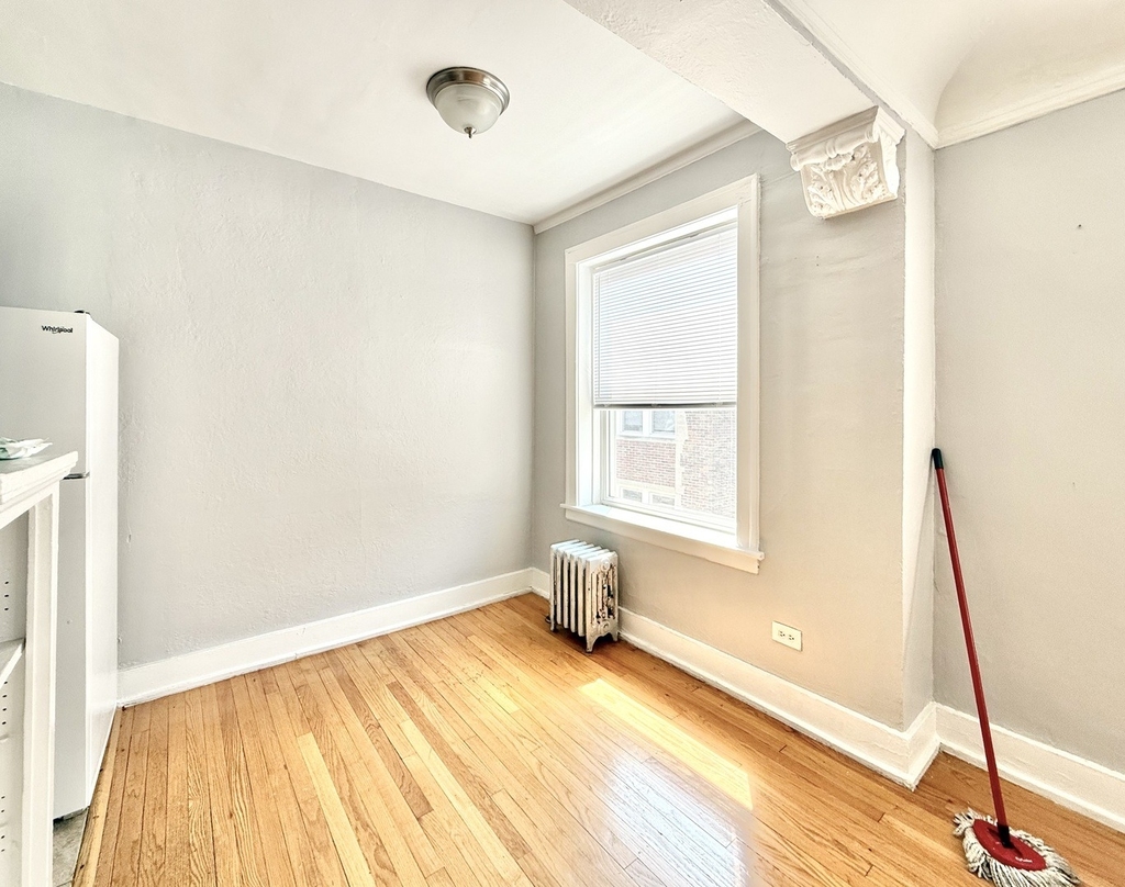 2801 W Lunt Avenue - Photo 4
