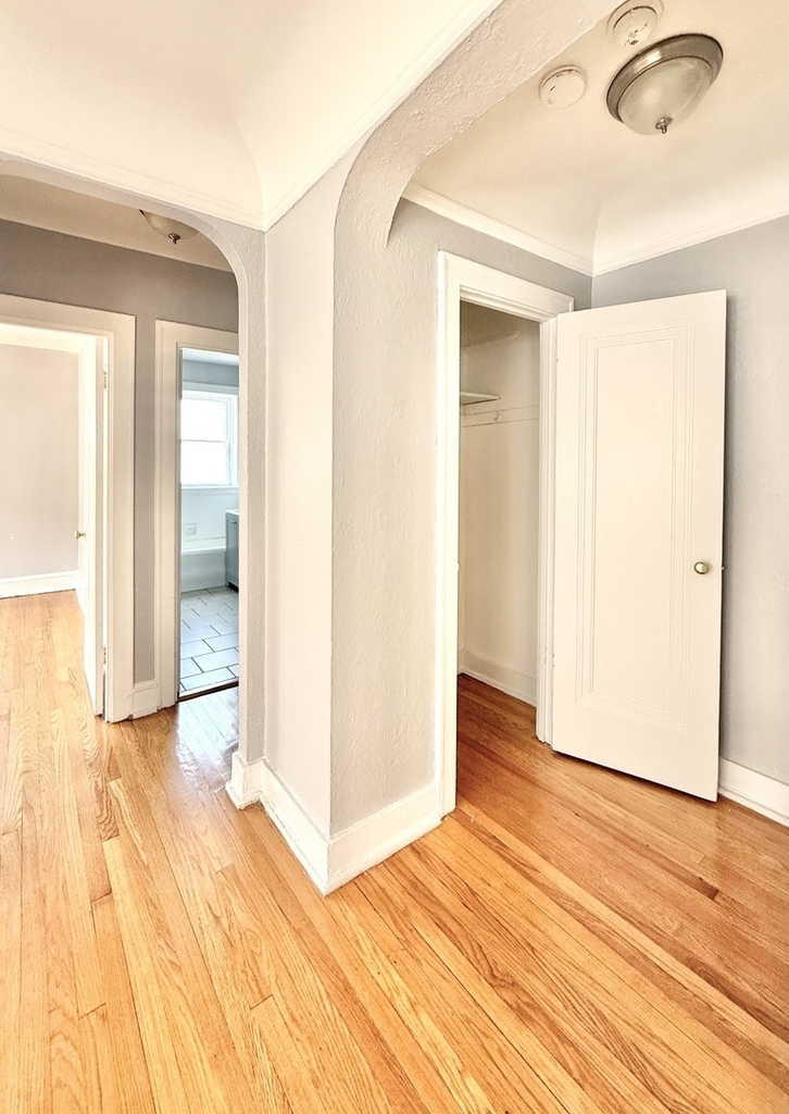 2801 W Lunt Avenue - Photo 8