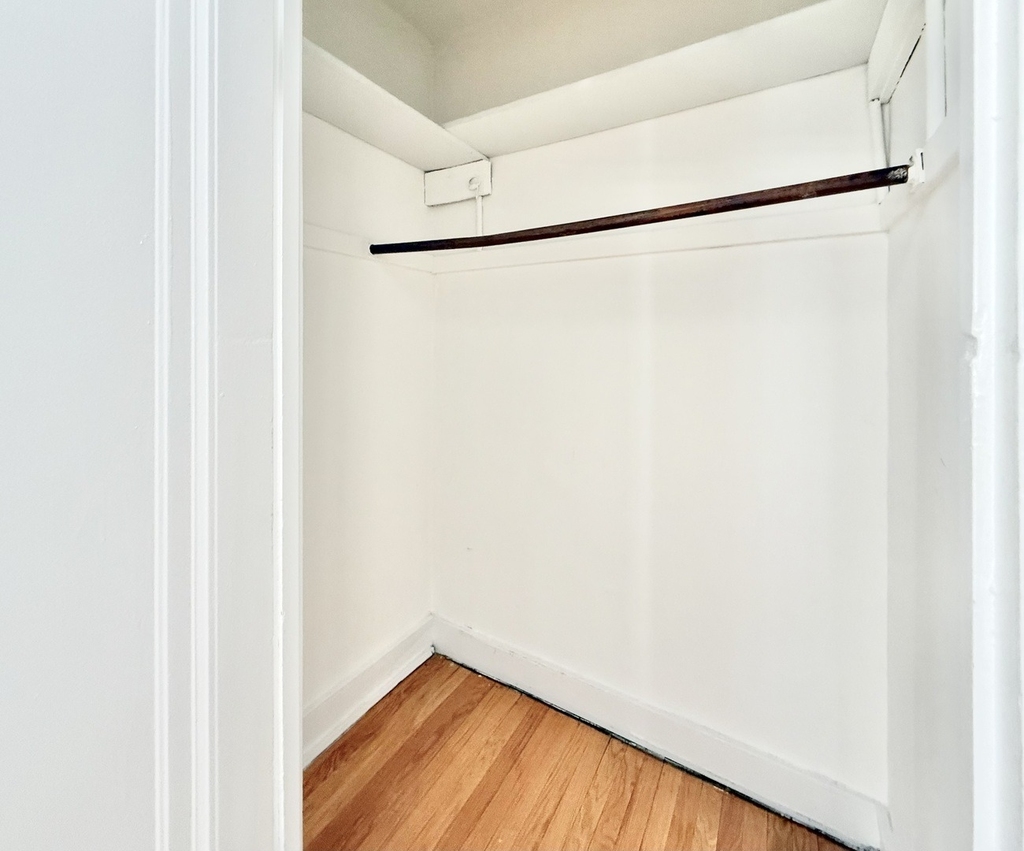2801 W Lunt Avenue - Photo 9