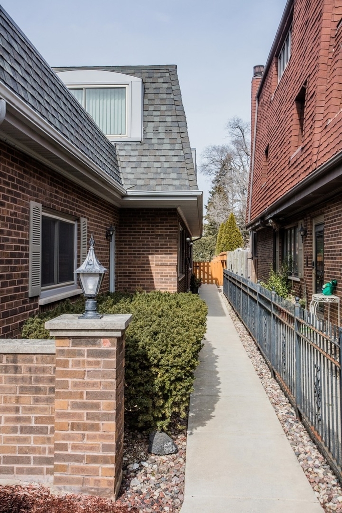 431 N Northwest Highway - Photo 2