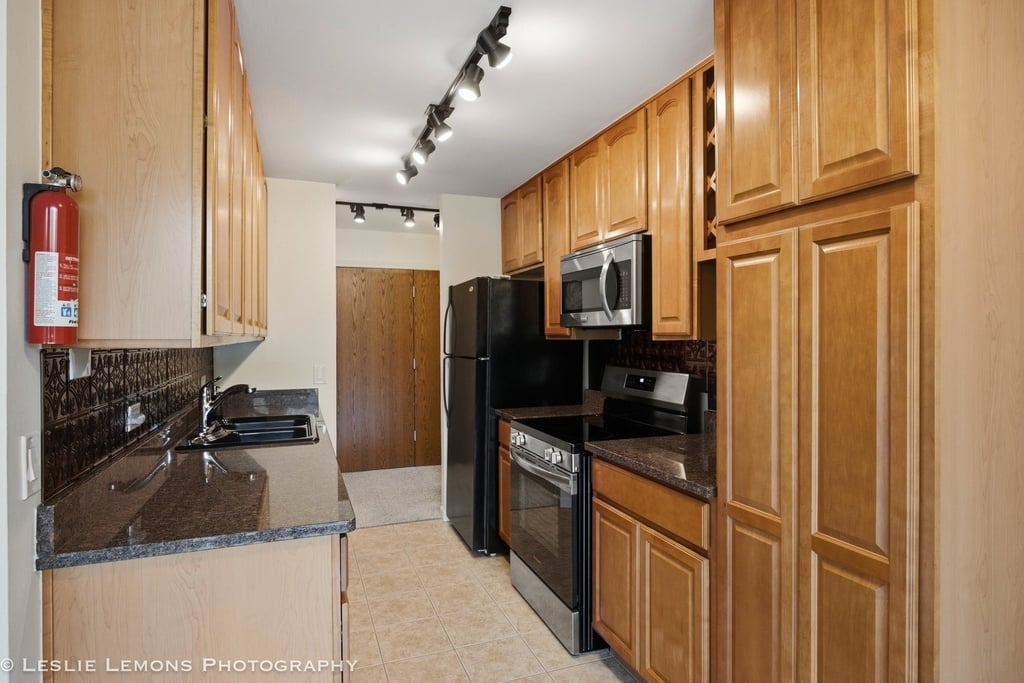 6000 Oakwood Drive - Photo 7