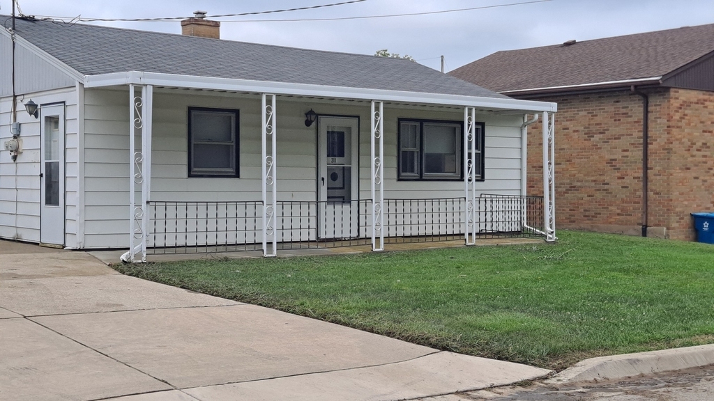 211 Fruit Street - Photo 1