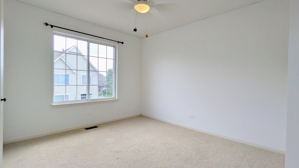 284 Edmundton Circle - Photo 17