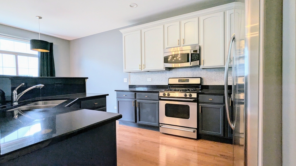284 Edmundton Circle - Photo 4
