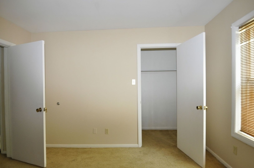 214 S Bloomington Street - Photo 6