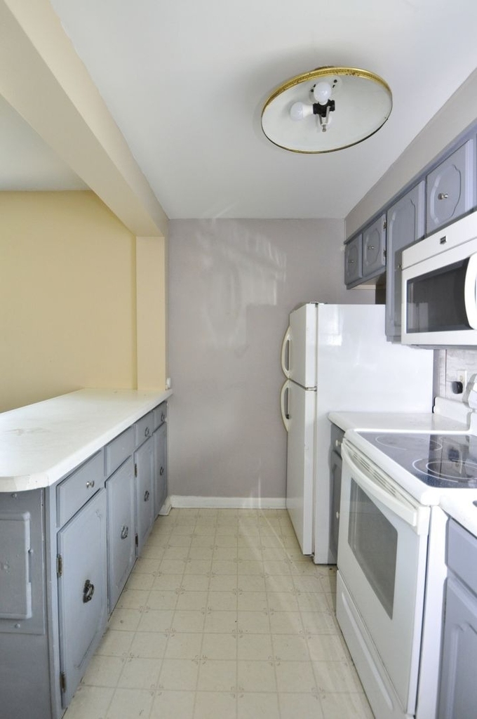 214 S Bloomington Street - Photo 4