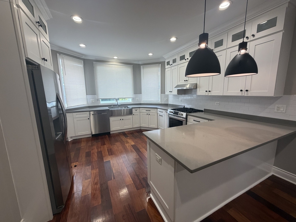 4040 W Roscoe Street - Photo 1