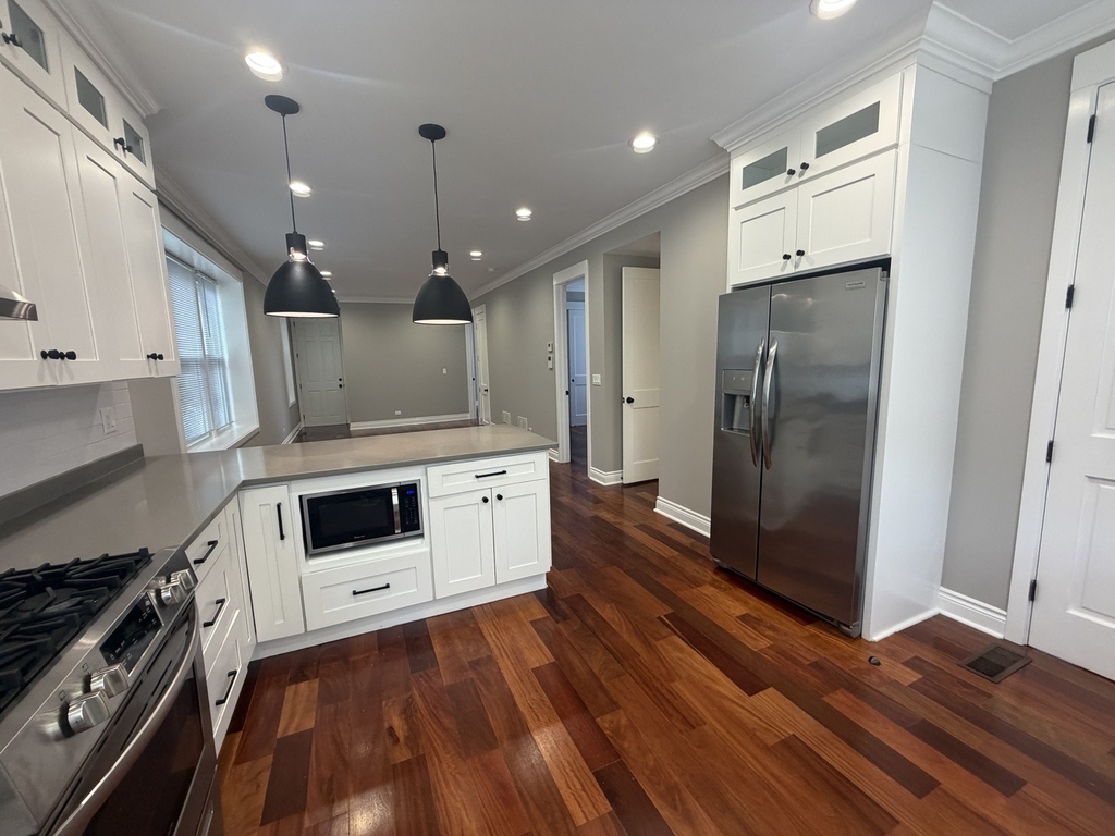 4040 W Roscoe Street - Photo 2