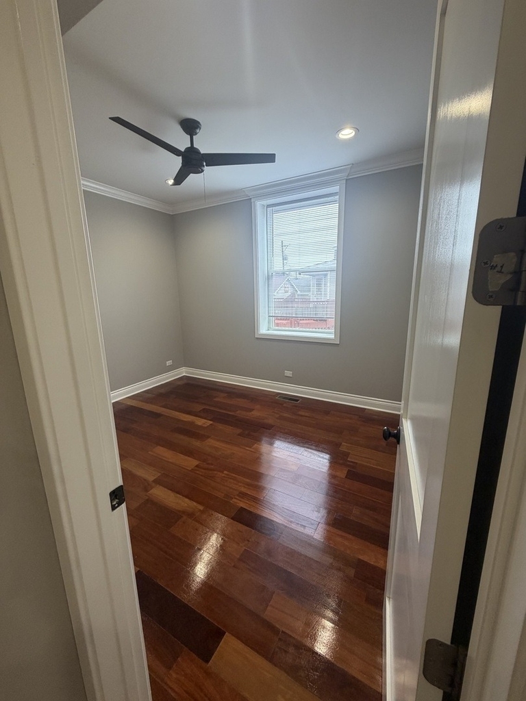 4040 W Roscoe Street - Photo 3