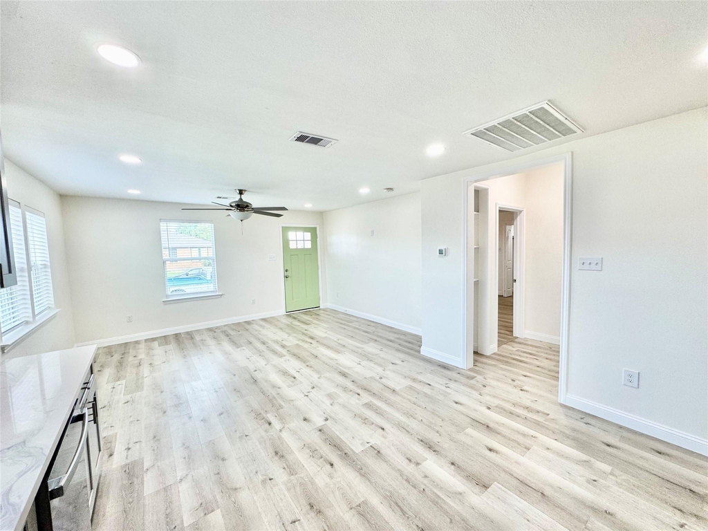 5127 Avenue L - Photo 5