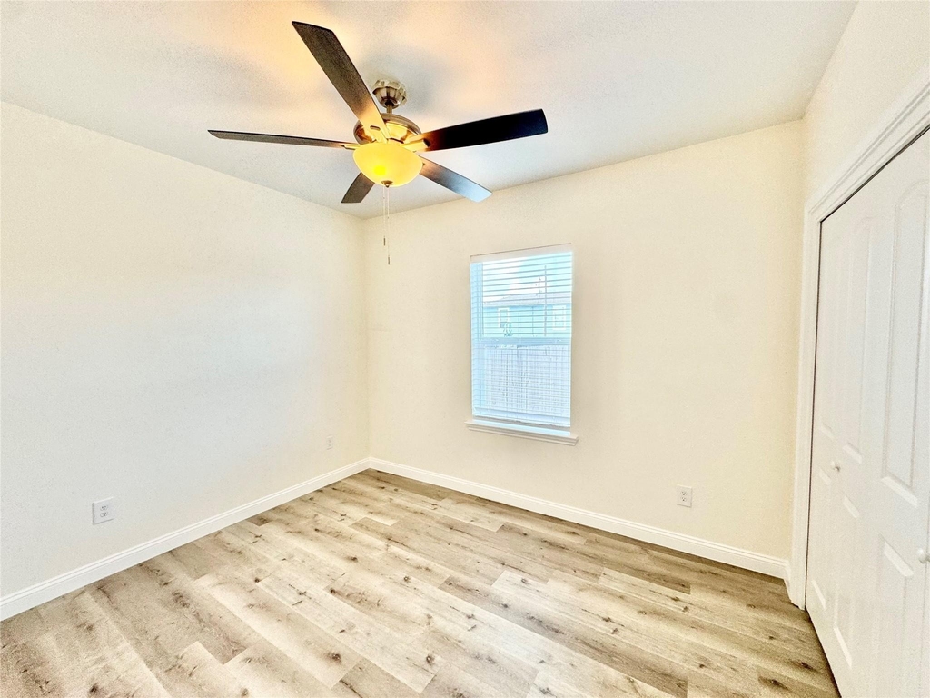 5127 Avenue L - Photo 15