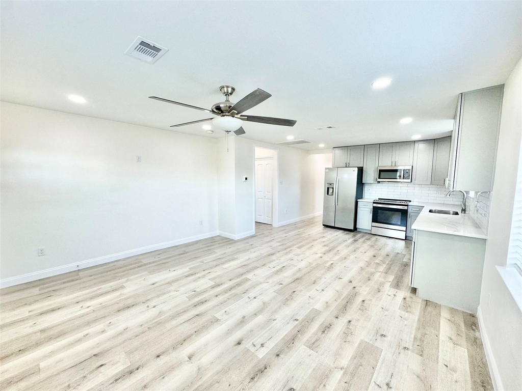 5127 Avenue L - Photo 3