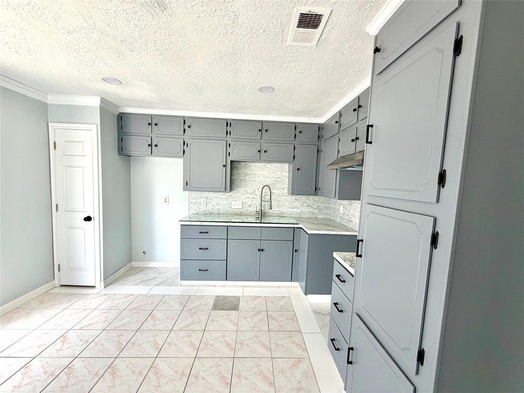 718 Blue Rock Court - Photo 17
