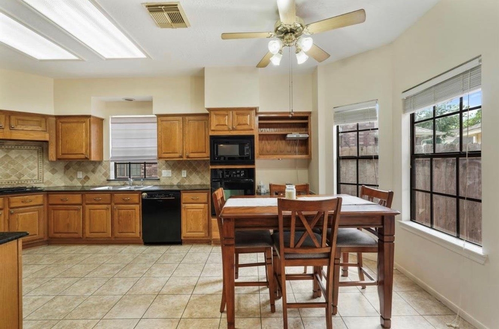 17335 Meadow Heights Drive - Photo 11