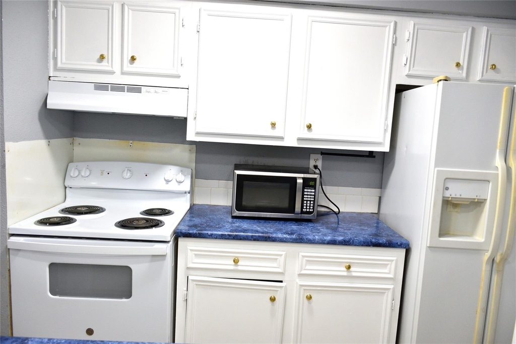 250 El Dorado Boulevard - Photo 8