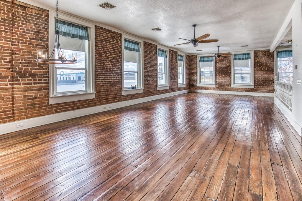 112 E Alamo Street - Photo 1