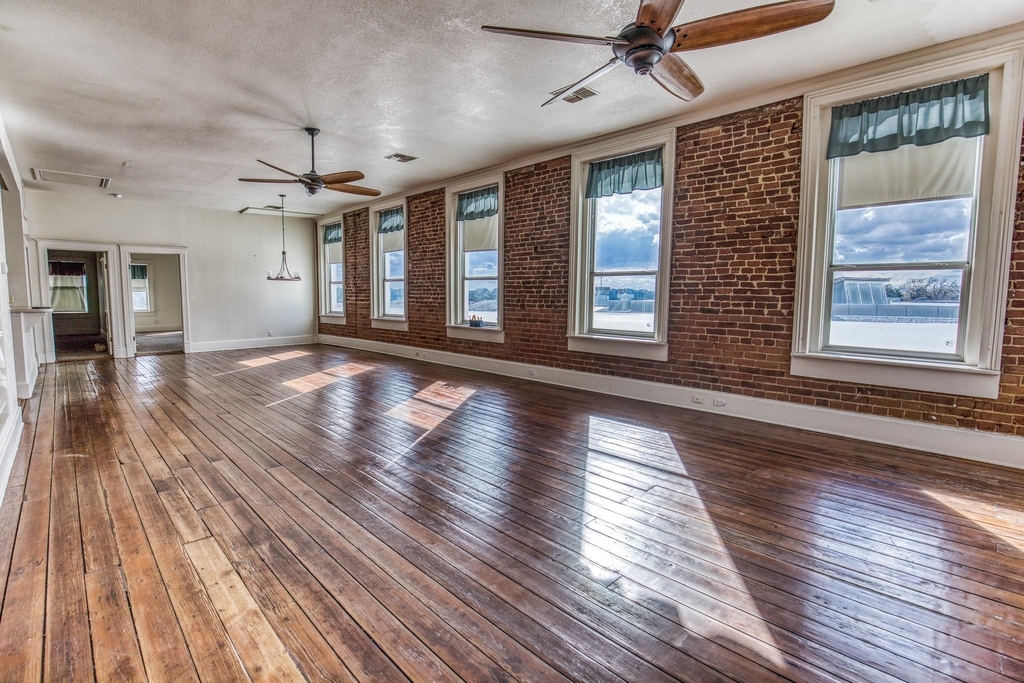 112 E Alamo Street - Photo 4