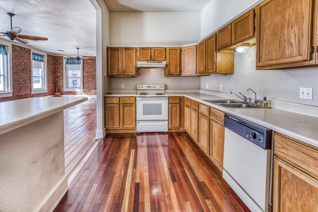 112 E Alamo Street - Photo 9