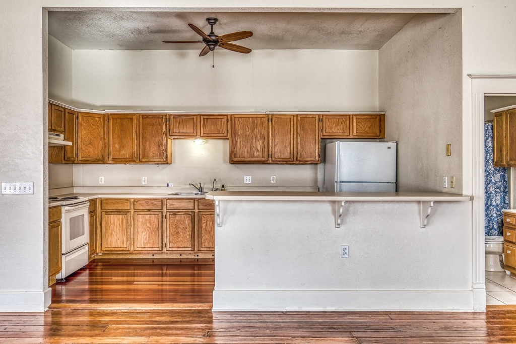 112 E Alamo Street - Photo 8