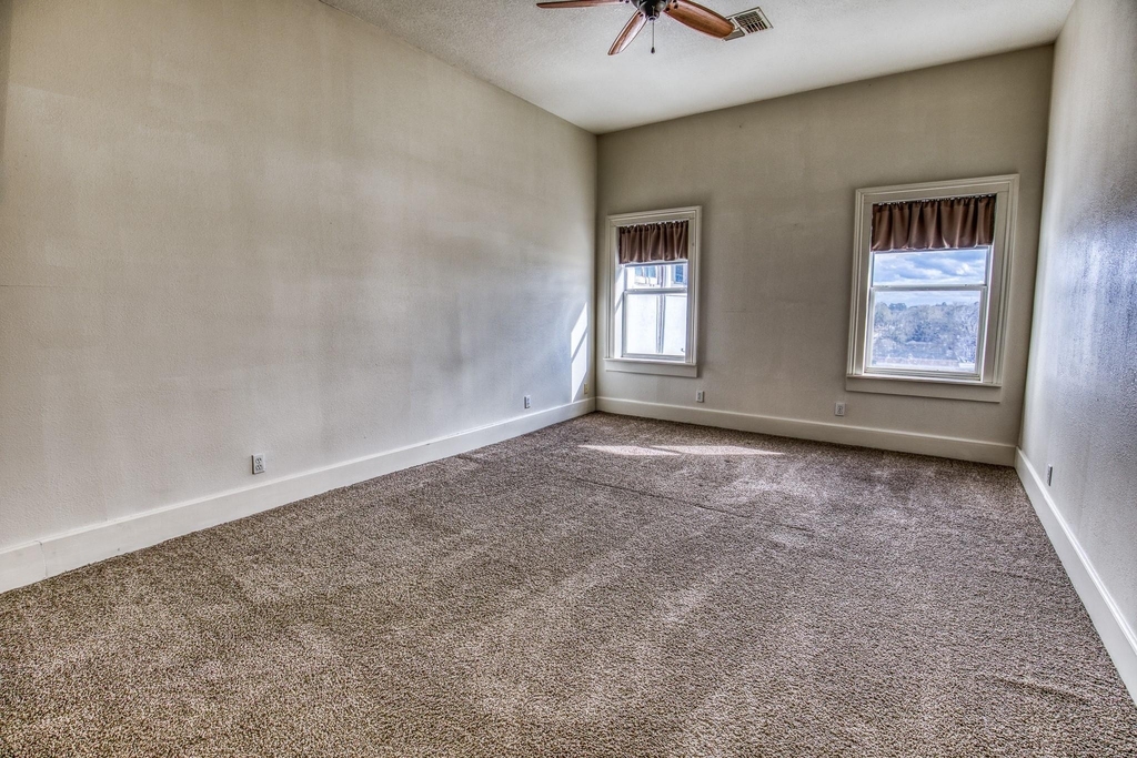 112 E Alamo Street - Photo 11