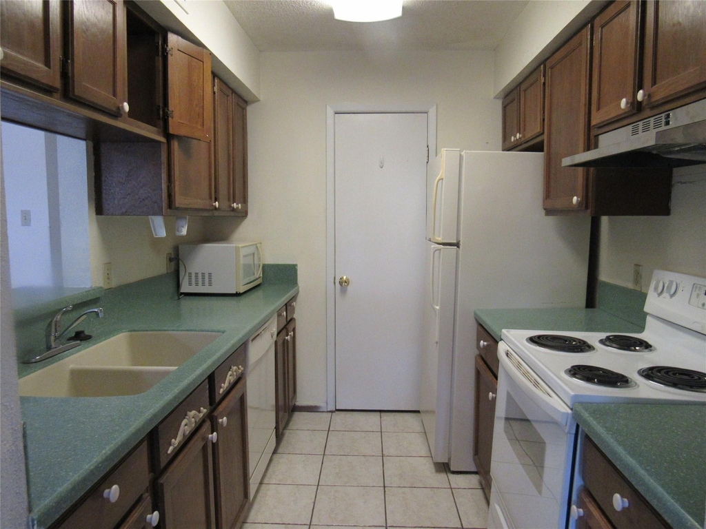 17401 Red Oak Drive - Photo 12